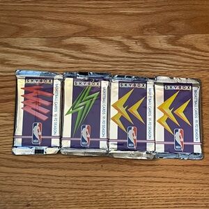 NWOT 4 skybox 1991-1992 NBA basketball card packs.Factory sealed packs. Series 1